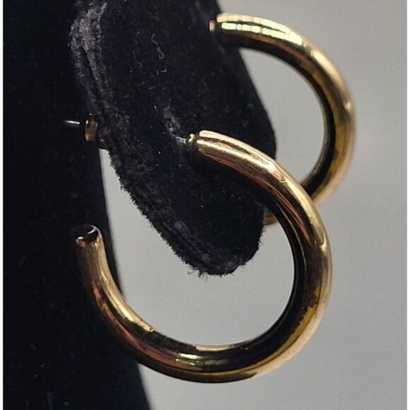 Vintage 80s Goldtone Hoop Earrings 1in - Picture 1 of 4